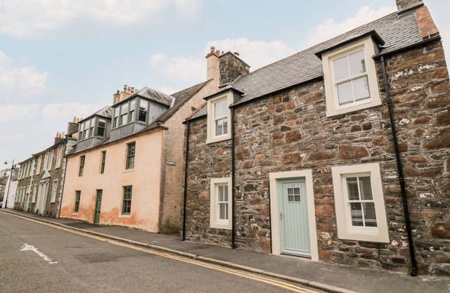 HARTS COTTAGE, family friendly, with open fire in Kirkcudbright