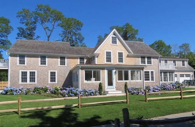 Harvey House: 066-Ba Stunning Renovated Home Steps to Barnstable Harbor