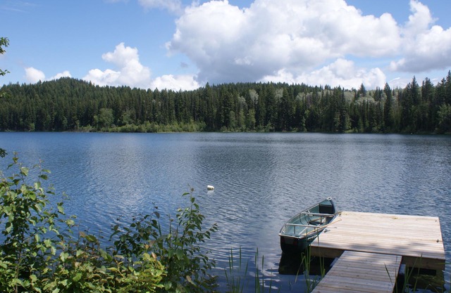 Hathaway House on the shores of Hathaway Lake, BC
