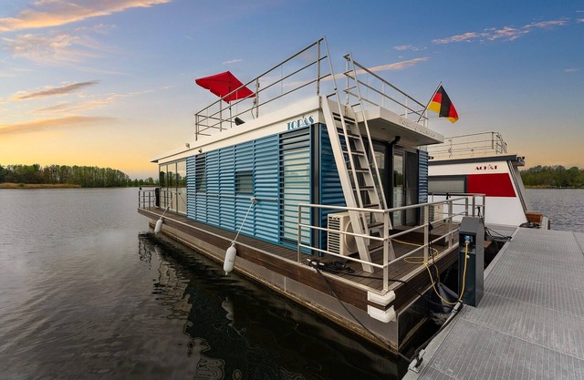 Hausboot am Prerauer Stich in Zehdenick
