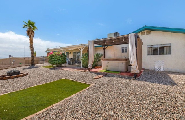 Havasu Winston | Spa | Garage Access | Central