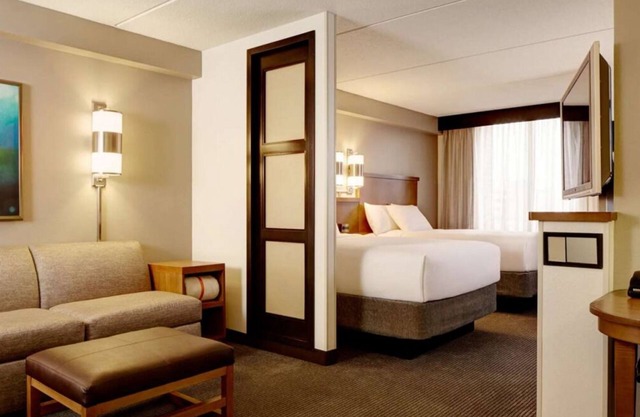 Have fun in Desert Diamond Casinos! 2 Serene Suites with FREE Parking! Pool!