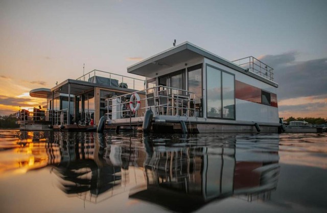 Havel River Houseboat