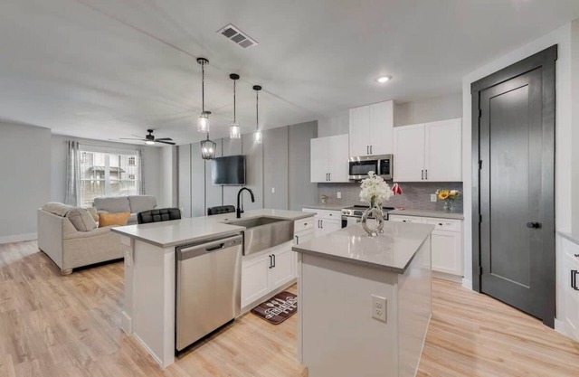 Haven II-Brand new, charming, cozy getaway, WIFI