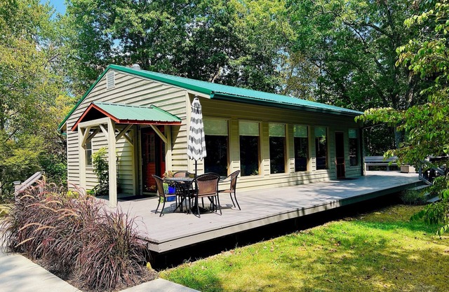 Hawk Ridge Retreat - Athens County Getaway