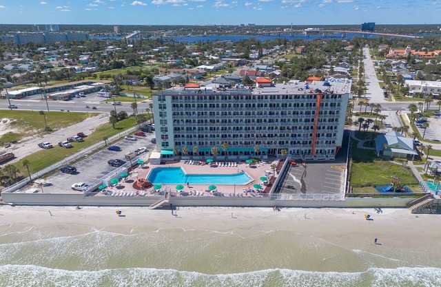 HBR Direct Oceanfront Condo, Daytona Beach, sleeps 4