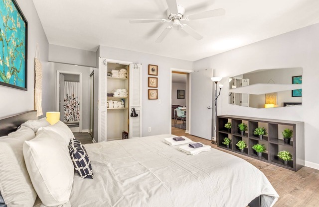 Heart of Chapel Hill - Lovely Spacious 2BD2BTH