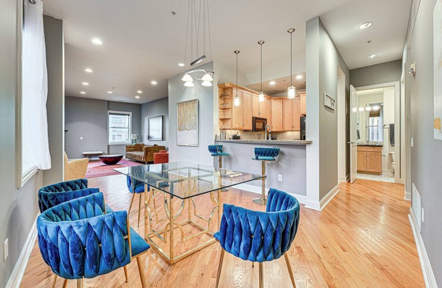 Heart of Dtwn Omaha: Historical Apt w/Perks