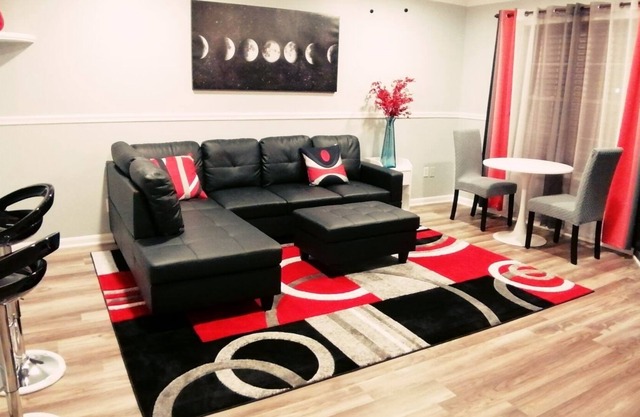 HEART of Dundalk & Bayview Entire Townhouse 5BRs!