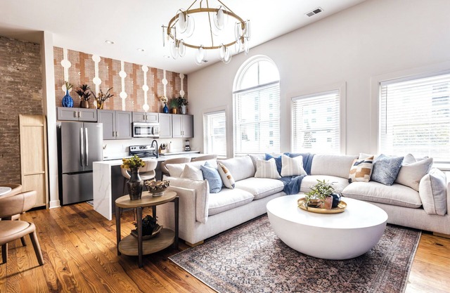 Heart of Historic District | Luxury Apt | 360 King