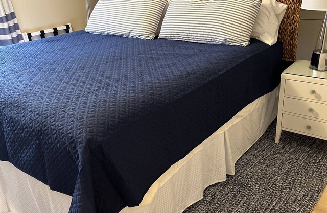 Heart of Jamestown, In town location, 3rd floor suite, B&B style with King Bed