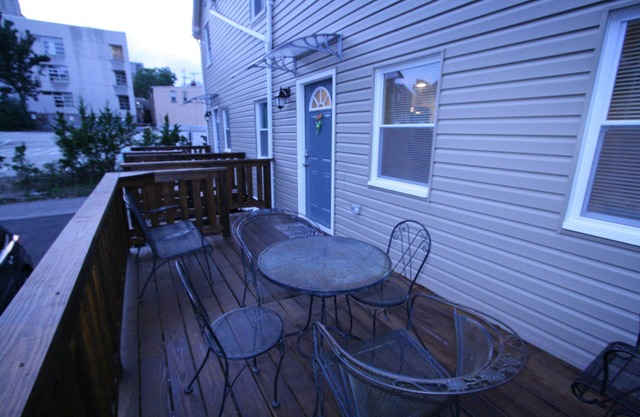Heart of Oakland w/parking - short walk to CMU, Pitt, Hospitals