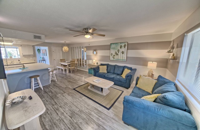 Heart of PCB! 7 min Walk to Beach, Steps to Pool & Mini Golf!