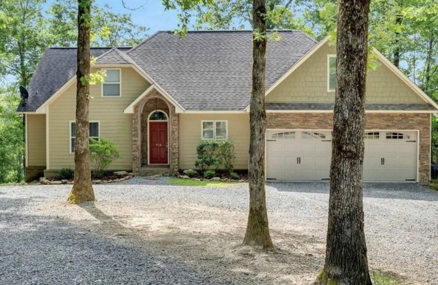 Heart of Smith Lake Waterfront Home