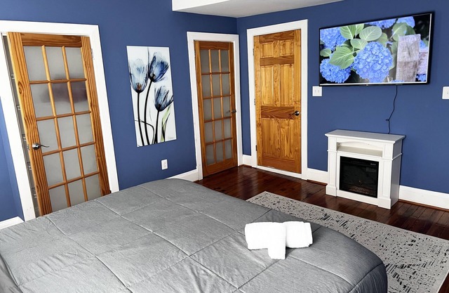 Heart of the Museum District: Historic Renovated Logan Square Home