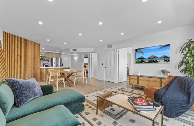 Heart of West Hollywood Apt w/doorman, gym, and co-working space