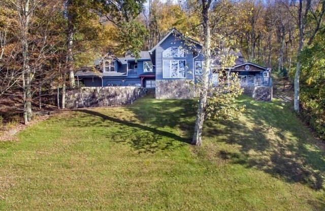 Hearthstone- AppSki Mtn home with it all: hot tub, game room, fire pit, pets!