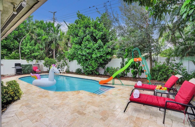 Heated Pool-Family Villa 7 Min to Beach, BBQ