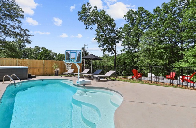 Heated Pool, Hot Tub, King Bed Master