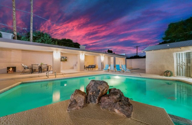 Heated Pool & Hot Tub/Central/4 BR 3+ BA