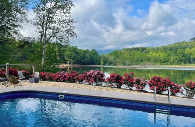 Heated Pool Retreat & Stunning Fall Foliage Await!