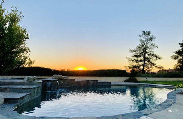 HEATED POOL TO 80° INCLUDED. WINE COUNTRY ESTATE. AMAZING VIEWS