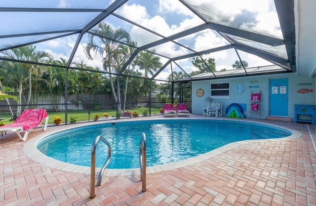 Heated Pool-Walk to Beach-Kayaks-Beach Gear