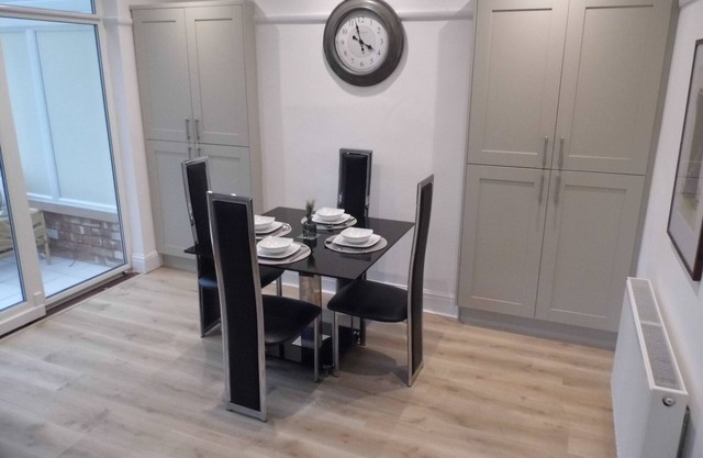 Heathside House 2 Bed House