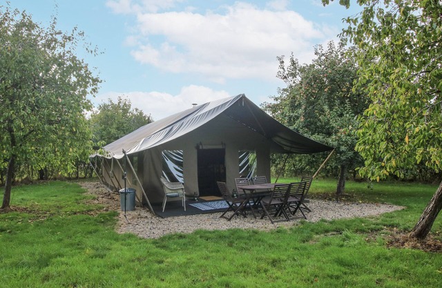 HEDGEROW, pet friendly, with hot tub in Bewdley