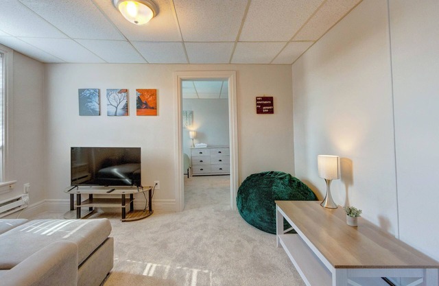 Hell's Kitchen, Apt #1n1-bedroom apartment just a short walk to Hershey Theatre