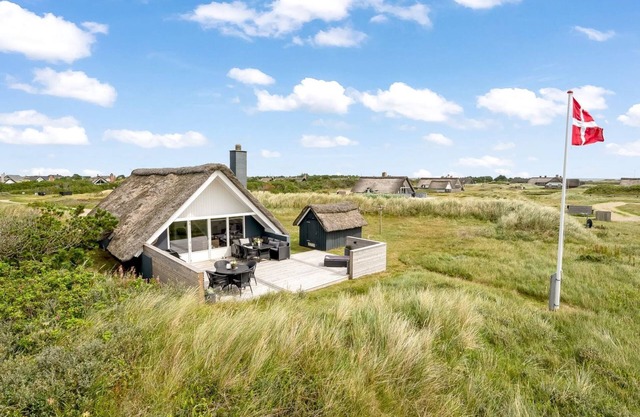 "Hen" - 400m from the sea by Interhome