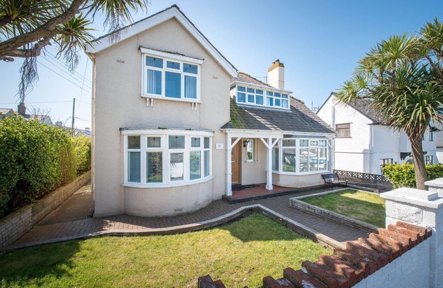 Hen Gi Mor: Pet-friendly home in Rhosneigr for 8