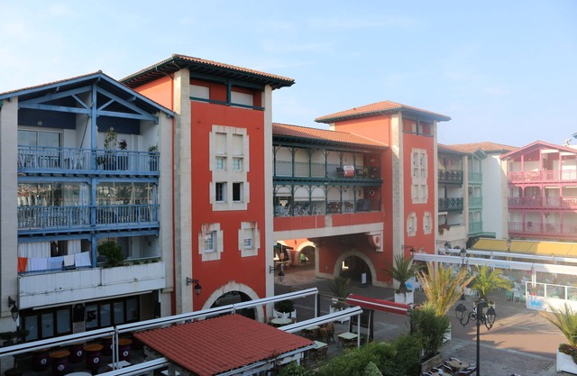 Hendaye Plage, 2 room apartment (48 sqm), balcony, underground parking, WiFi, 60 m from the beach