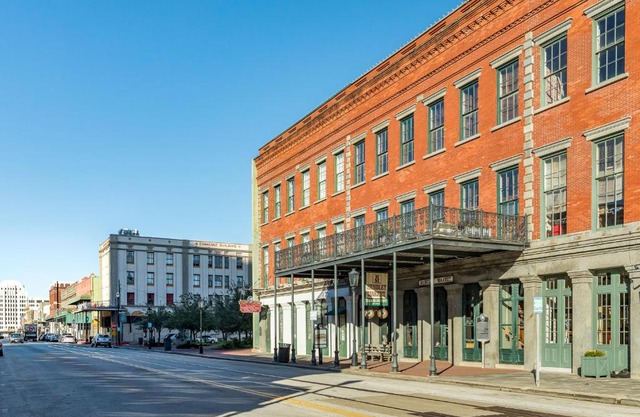 Hendley Market Lofts