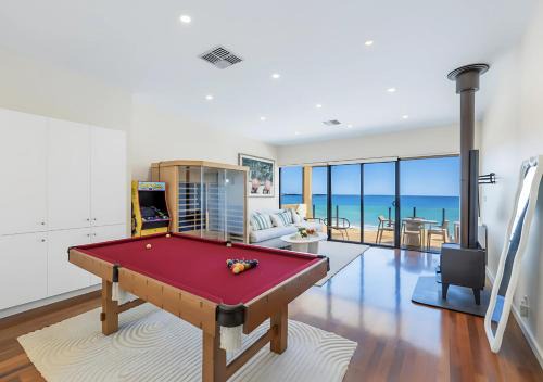Henley Beachfront Luxury Home With Sauna Just 200m From Henley Square!