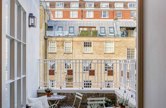 Henry's Townhouse