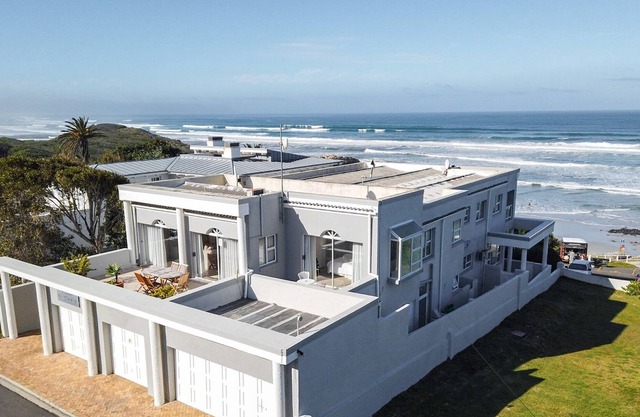 Hermanus Beachfront Lodge