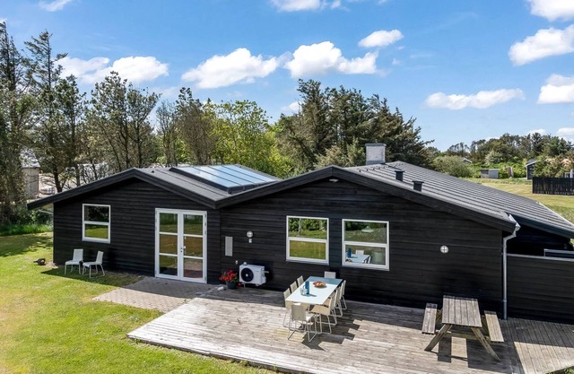 "Hermine" - 600m from the sea by Interhome