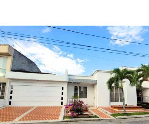 Hermosa Casa con doble garaje amoblada en el Albergue