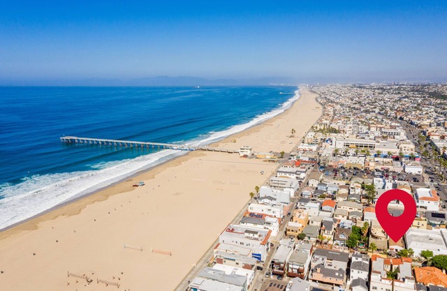 Hermosa Walk Street 2b Beach Cottage! Steps to the Sand!