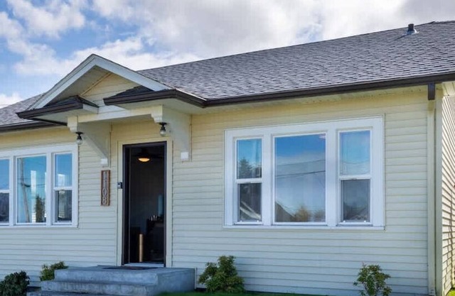 Hidden Chicken Remodeled, charming, pet friendly