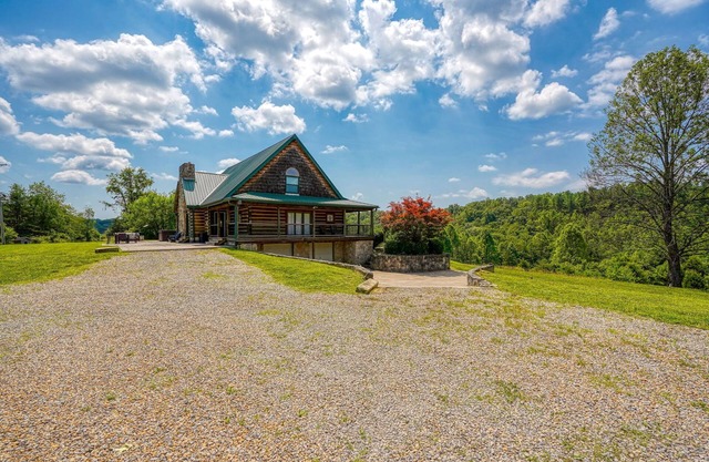 Hidden Falls Lodge in Hocking Hills