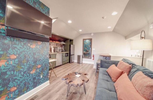 Hidden Gem Carriage House—Stylish & Walkable Stay!