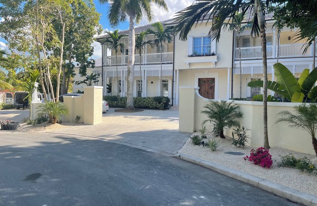 Hidden gem in gated community of Islands Old Fort Bay