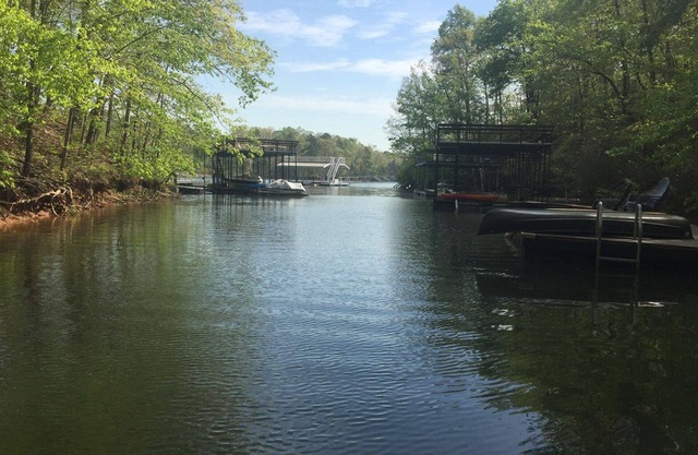 Hidden Gem on Lake Lanier in North GA Mtns-Warm Weather Fun, Ready When You Are!