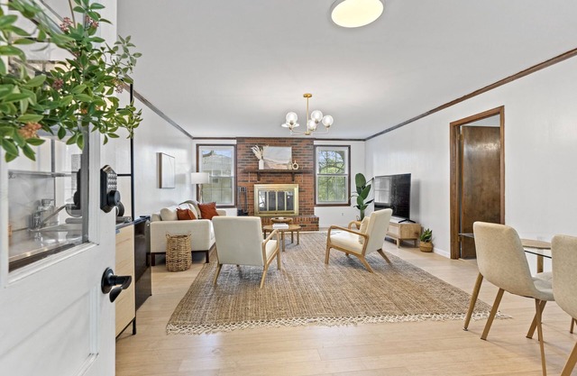 Hidden Gem - Private Suite 20 Min to Everything