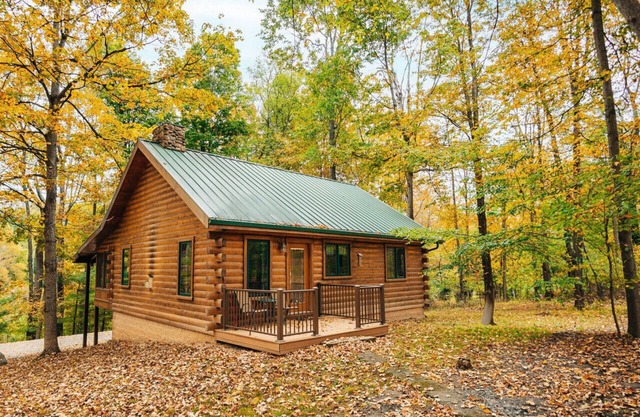 Hidden Haven Near Top Dining & Attractions