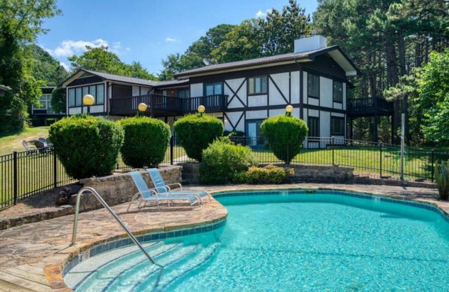 Hidden Oasis|Big House w/Pool 1mi to Downtown ES