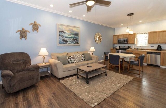 Hidden Villas - Pet Friendly walking distance to beach and intracoastal