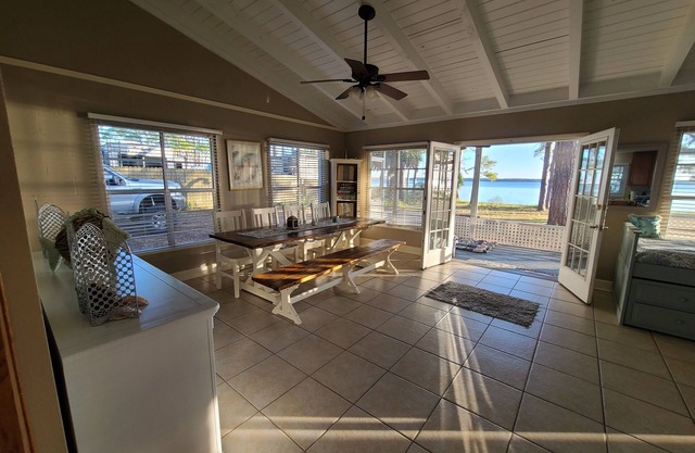 Hideaway Beach Cottage on waterfront with amazing views.